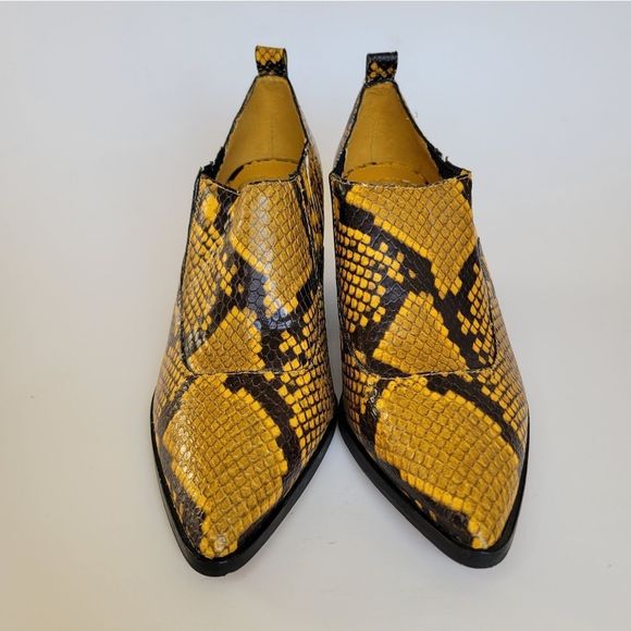 Vince Camuto Jetera Yellow/ Black Snakeskin Print Pointed Toe Ankle Boot… - Picture 8 of 9